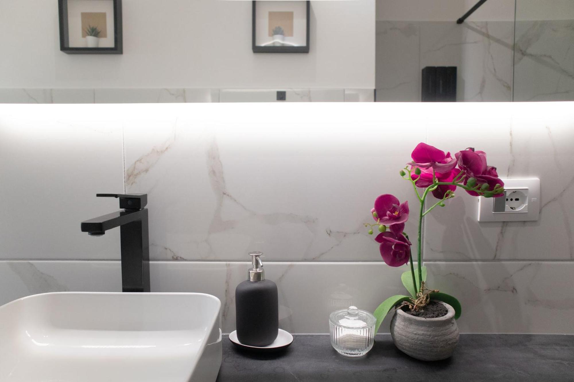 Sara'S Home - Modern Apartment Near Metro, Perfect For Families And Groups In Rom Eksteriør billede